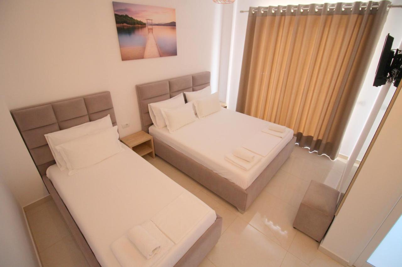 J&B Hotel Ksamil Buitenkant foto