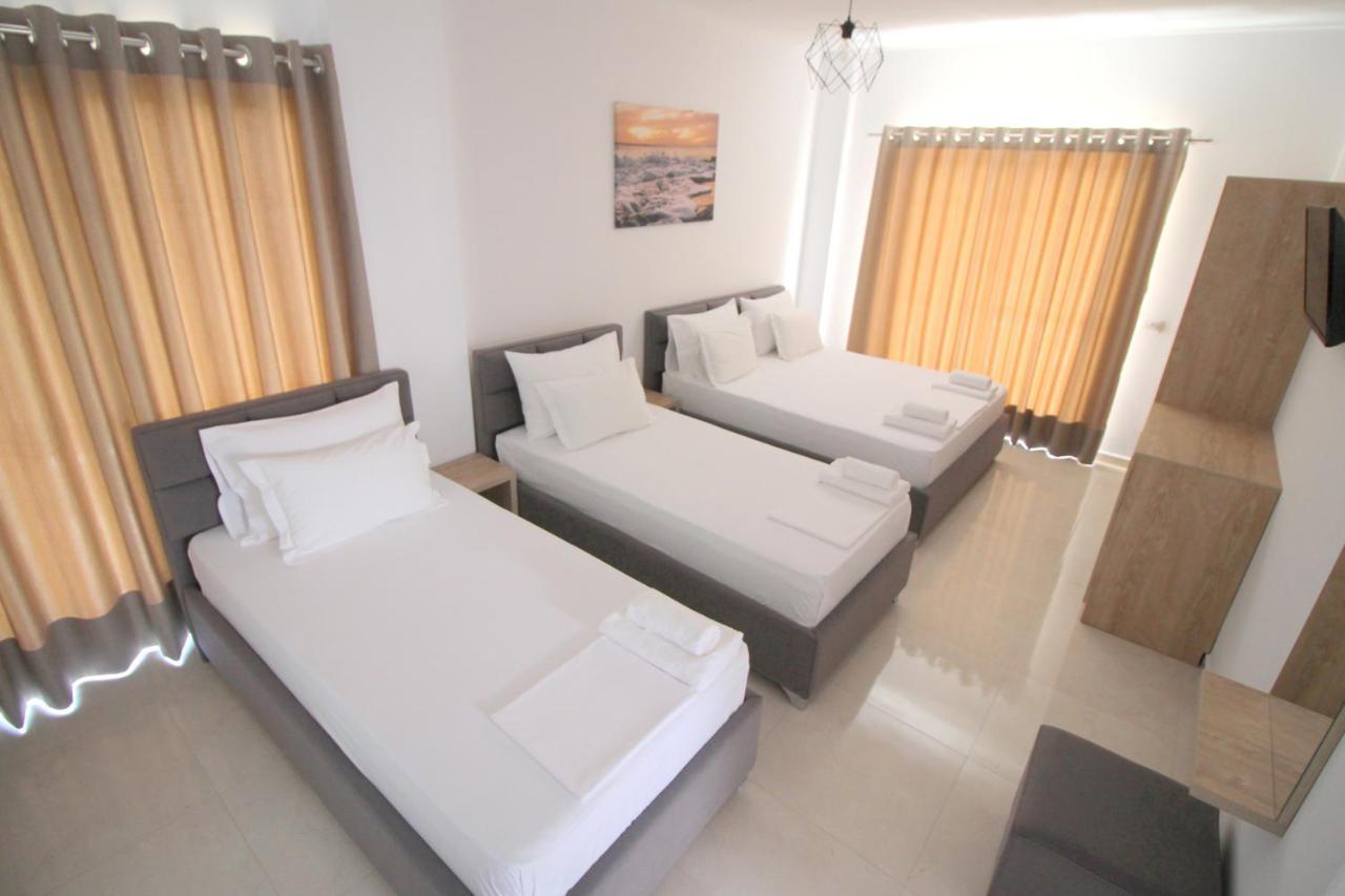 J&B Hotel Ksamil Buitenkant foto