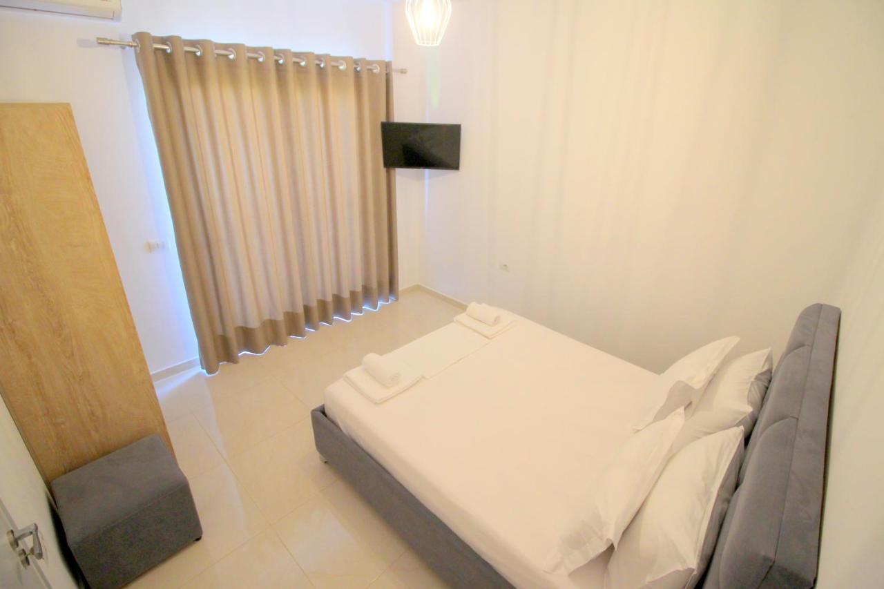 J&B Hotel Ksamil Buitenkant foto