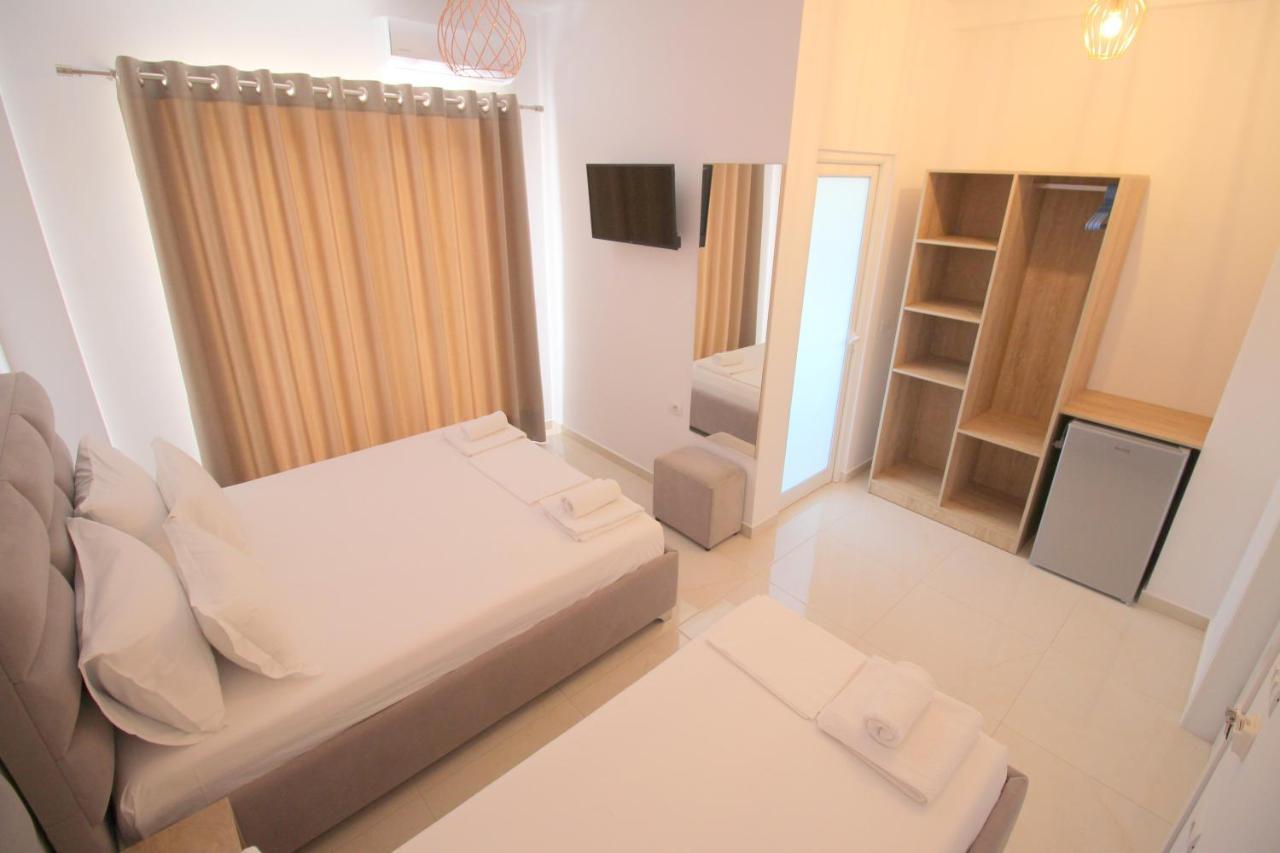J&B Hotel Ksamil Buitenkant foto