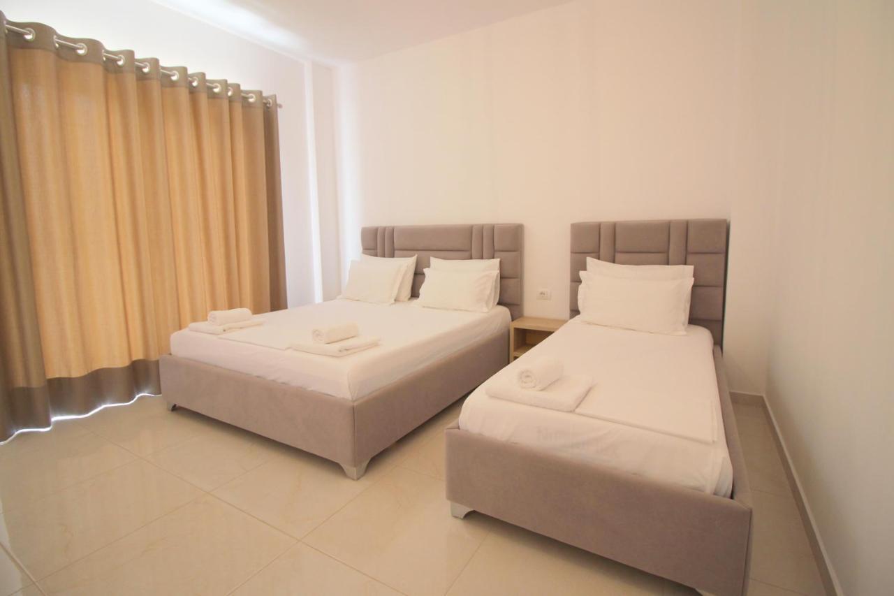 J&B Hotel Ksamil Buitenkant foto