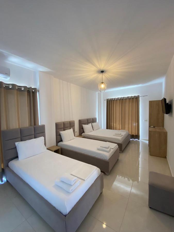 J&B Hotel Ksamil Buitenkant foto