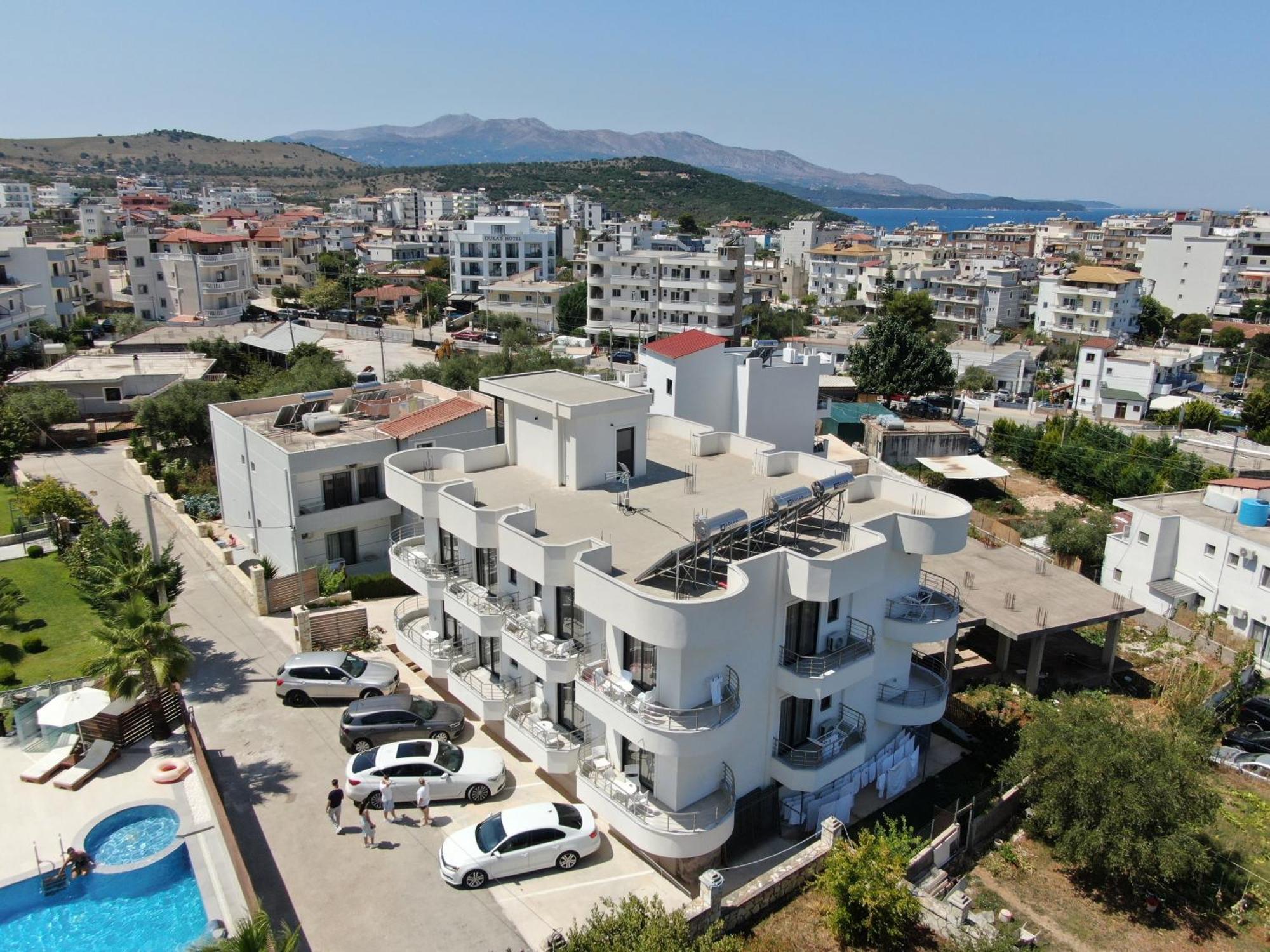 J&B Hotel Ksamil Buitenkant foto