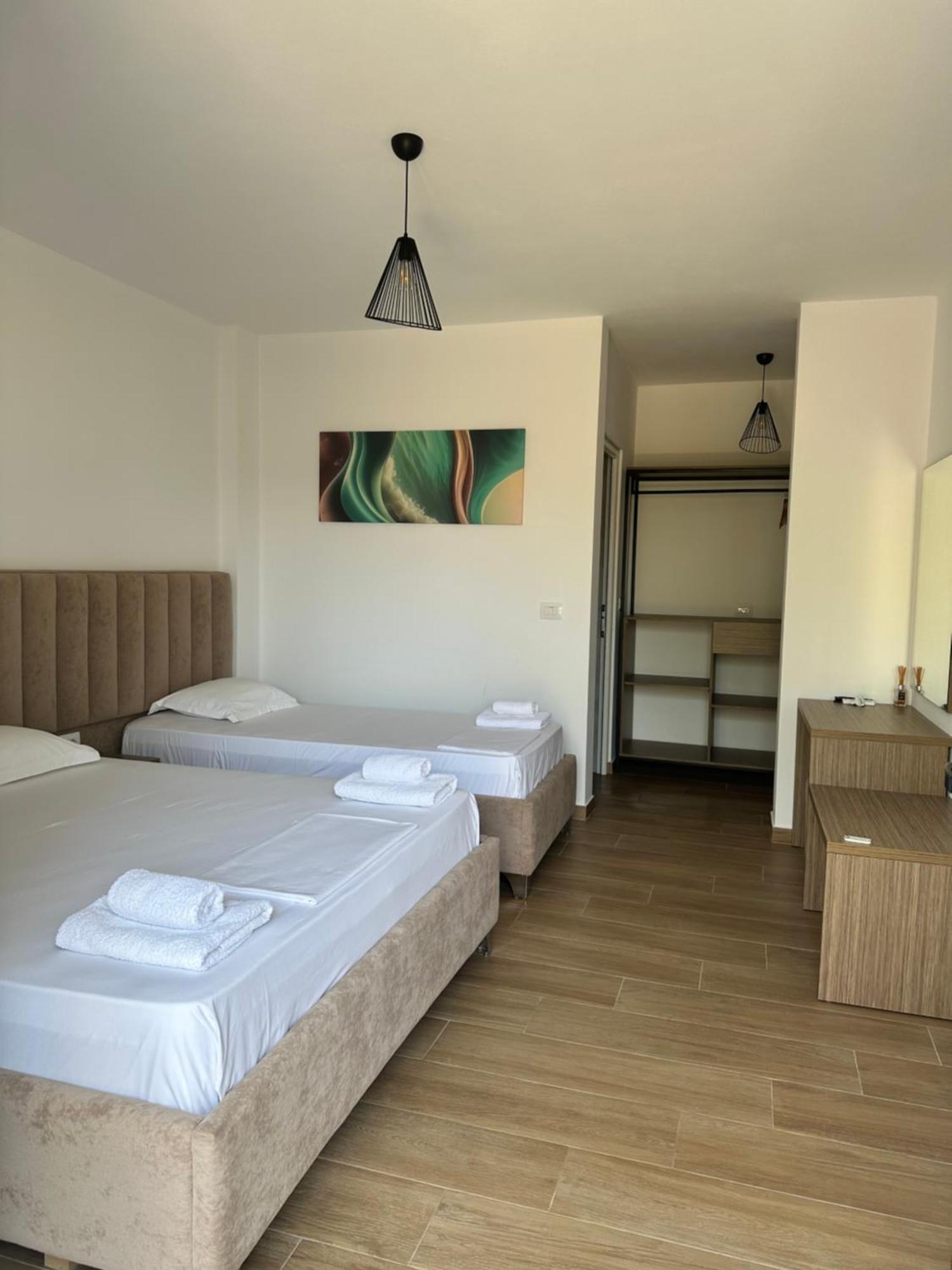 J&B Hotel Ksamil Buitenkant foto