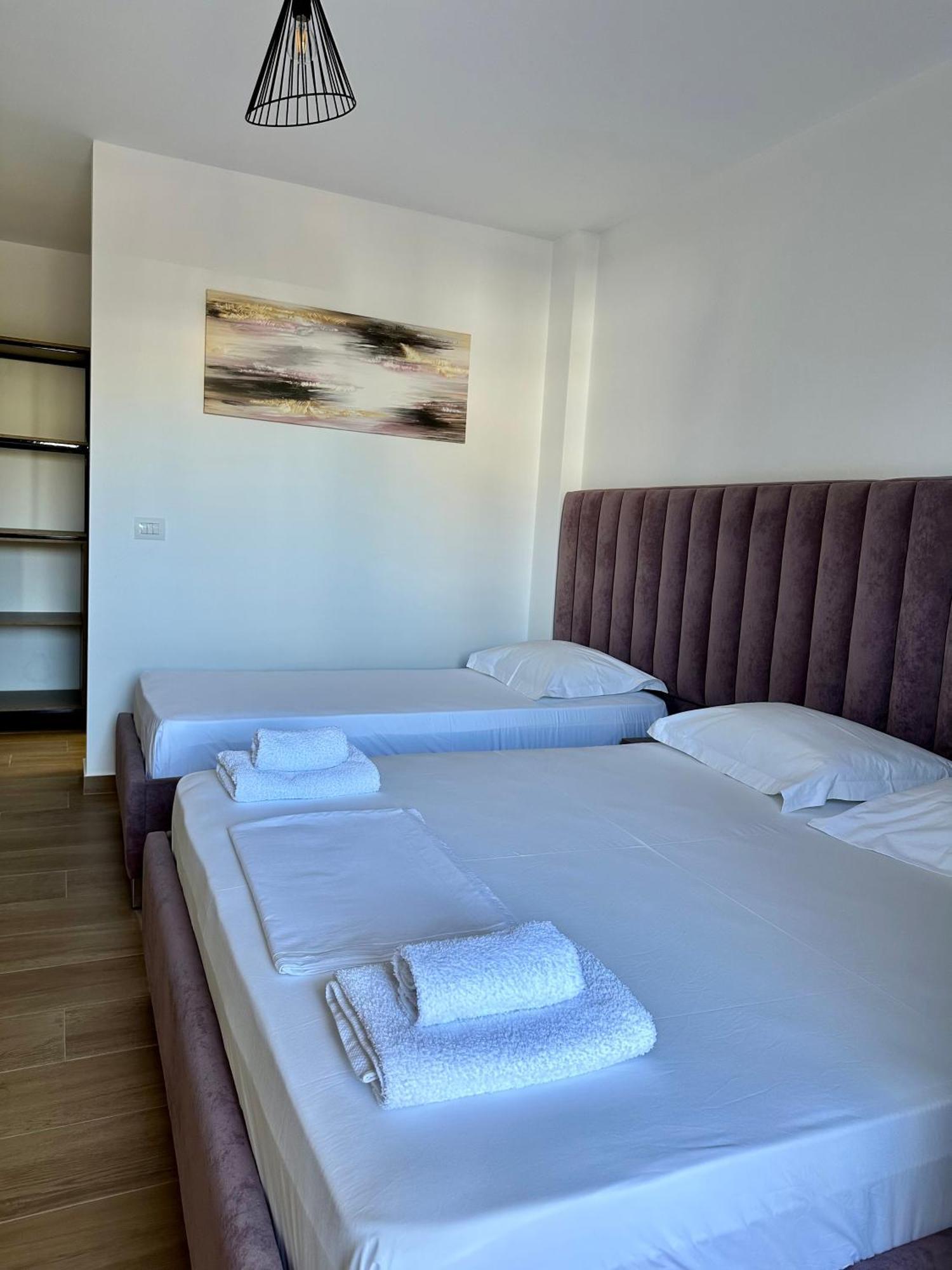 J&B Hotel Ksamil Buitenkant foto