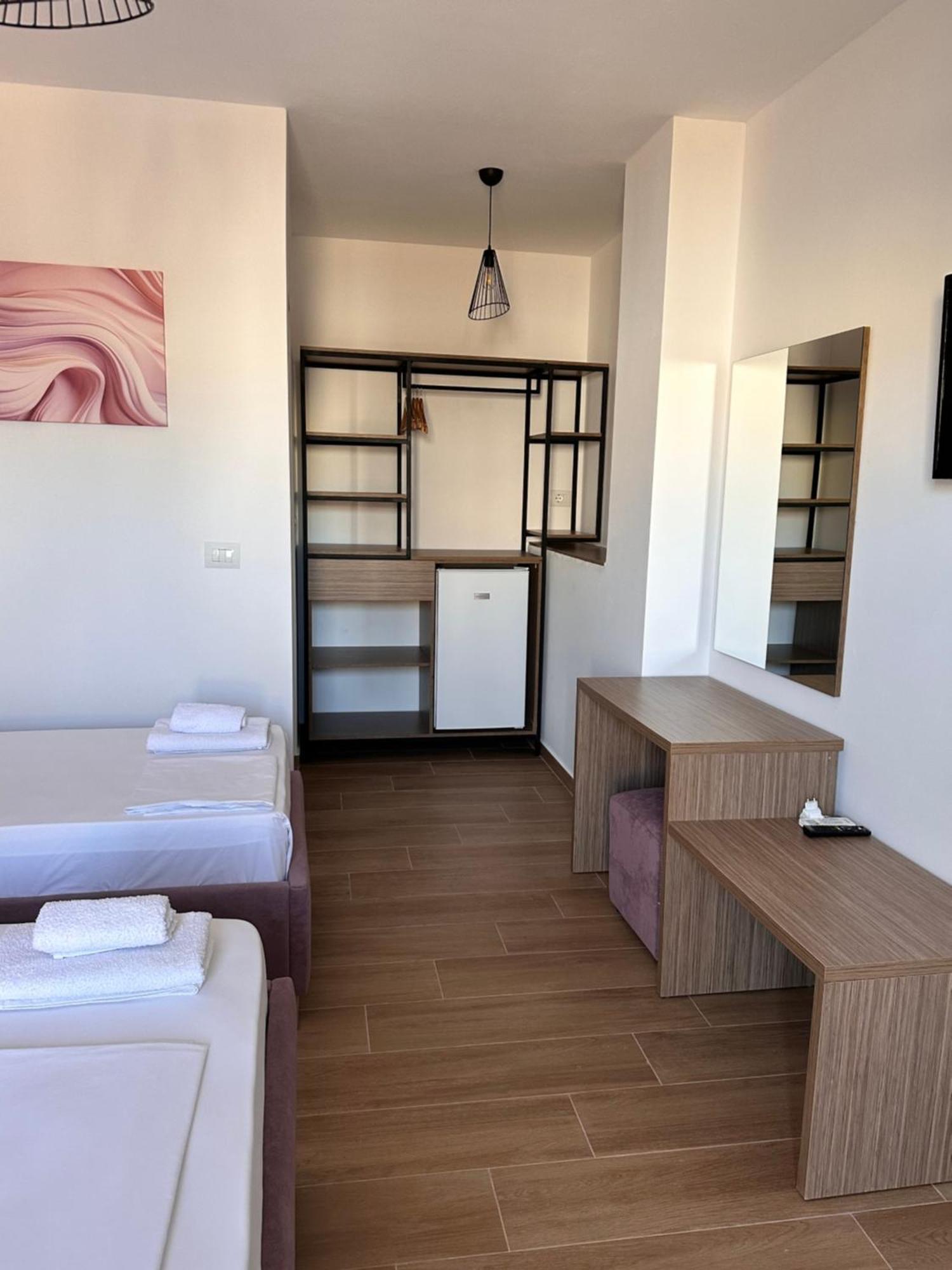 J&B Hotel Ksamil Buitenkant foto