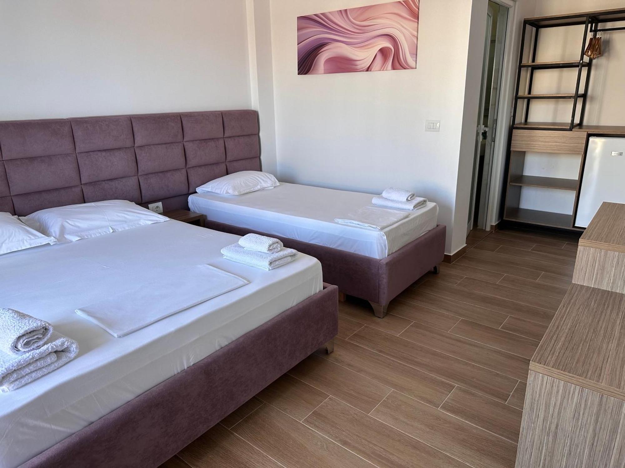 J&B Hotel Ksamil Buitenkant foto