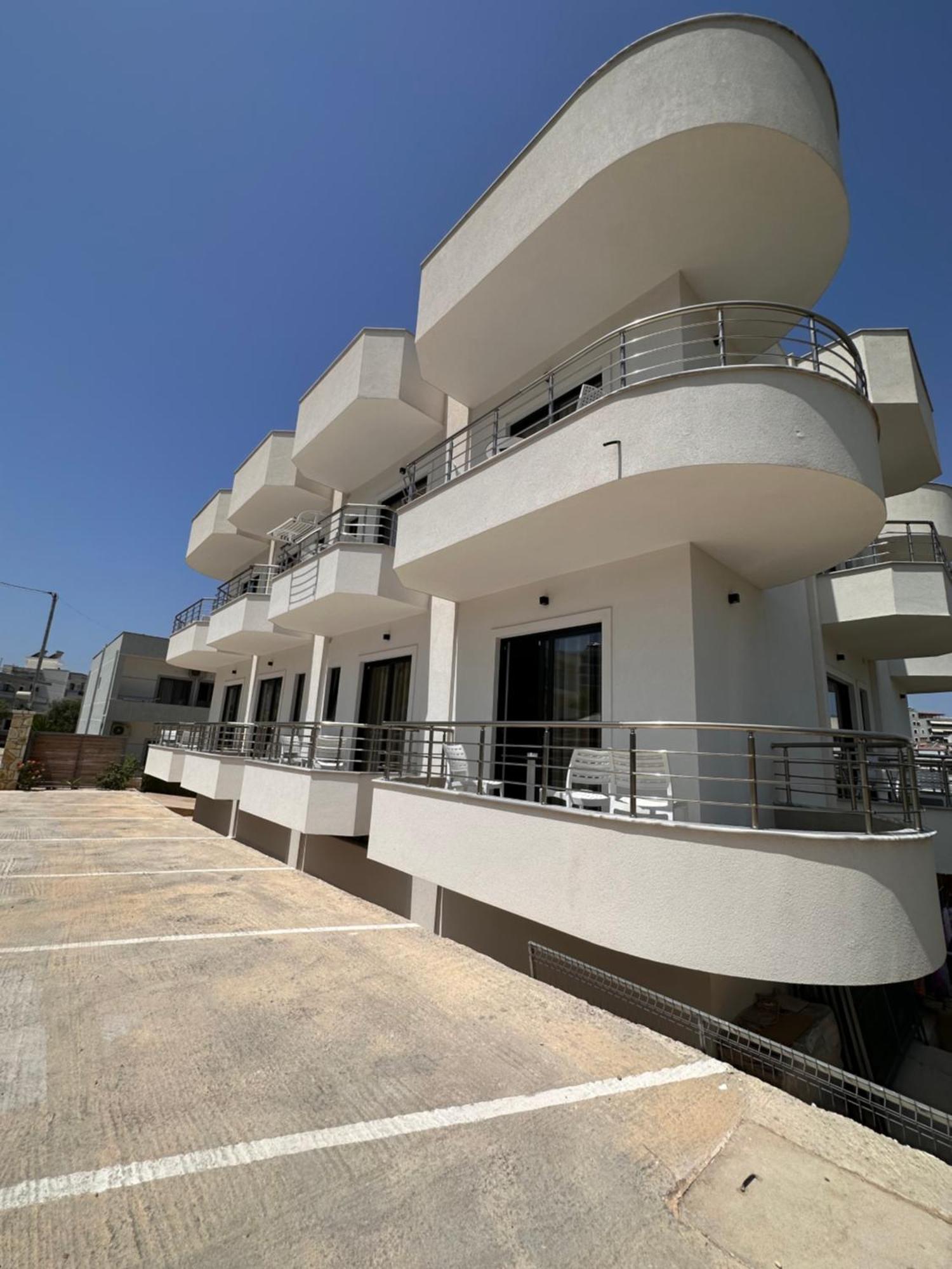 J&B Hotel Ksamil Buitenkant foto