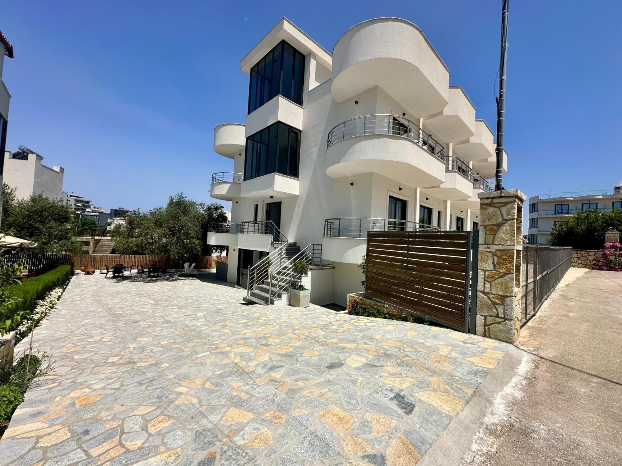 J&B Hotel Ksamil Buitenkant foto